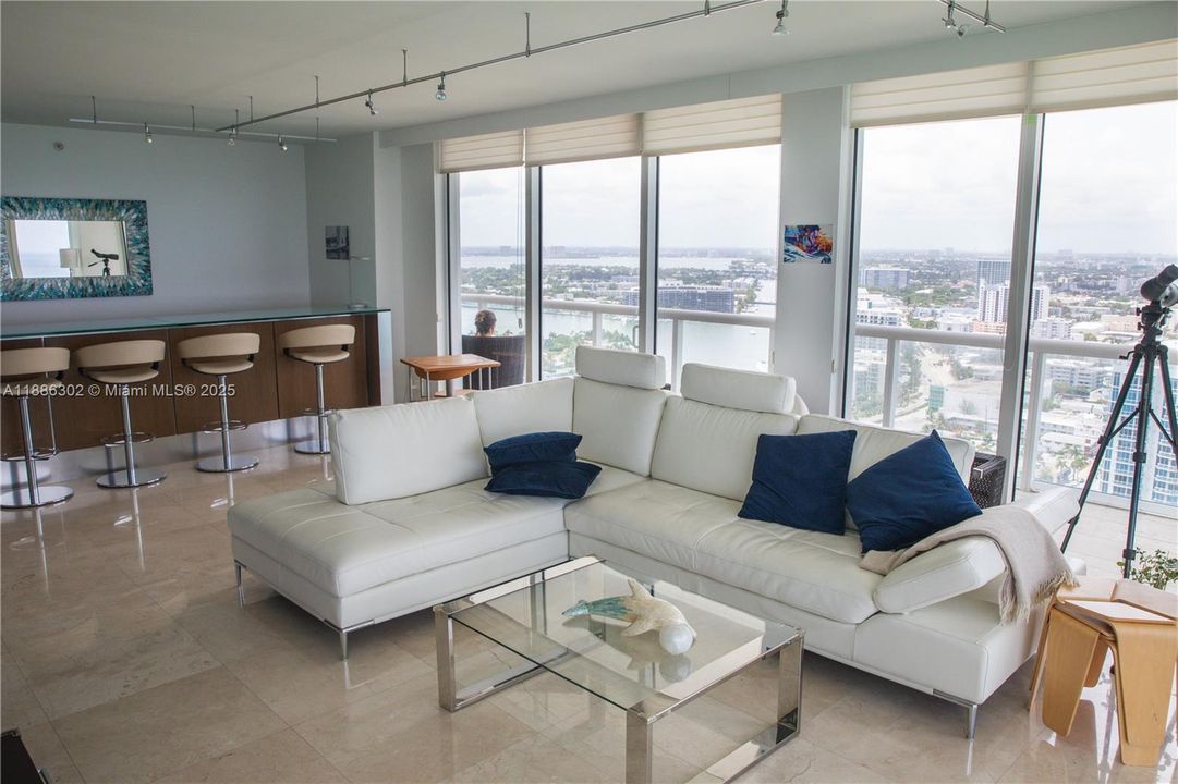 Active With Contract: $11,500 (3 beds, 2 baths, 1761 Square Feet)