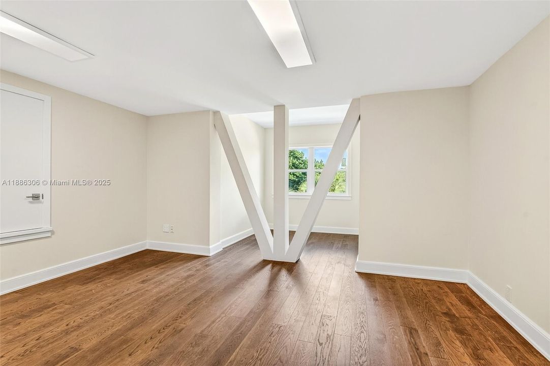 For Sale: $6,445,000 (5 beds, 6 baths, 4800 Square Feet)