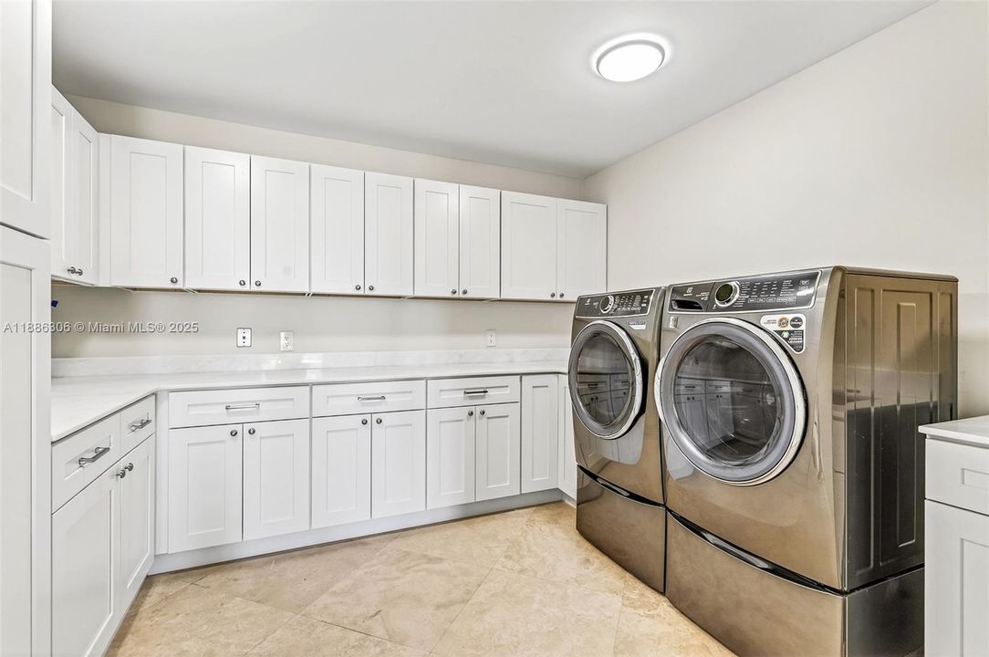 For Sale: $6,445,000 (5 beds, 6 baths, 4800 Square Feet)