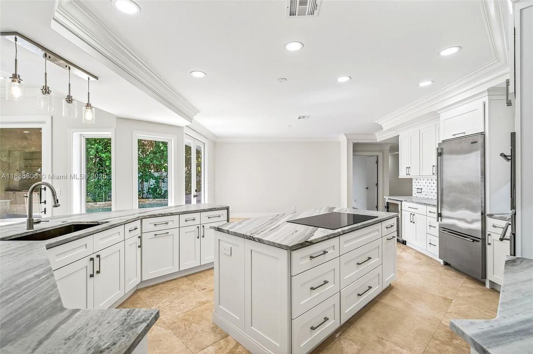 For Sale: $6,445,000 (5 beds, 6 baths, 4800 Square Feet)