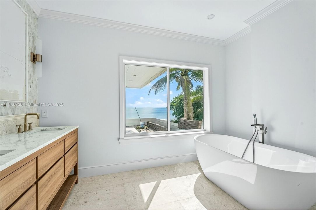 For Sale: $6,445,000 (5 beds, 6 baths, 4800 Square Feet)