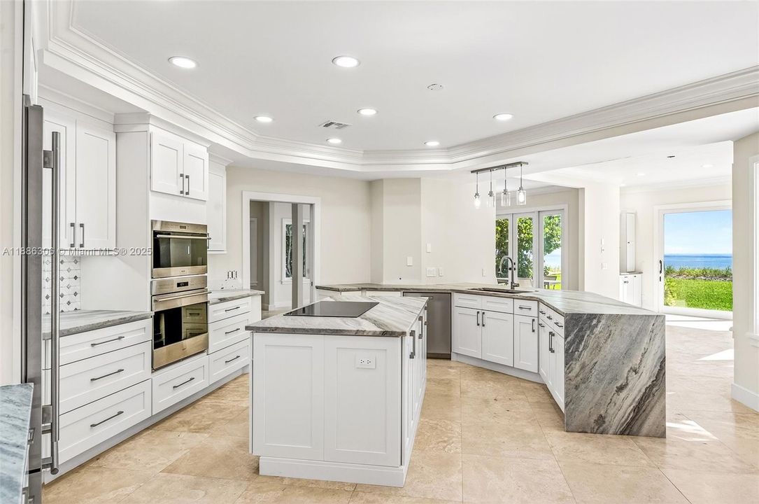 For Sale: $6,445,000 (5 beds, 6 baths, 4800 Square Feet)