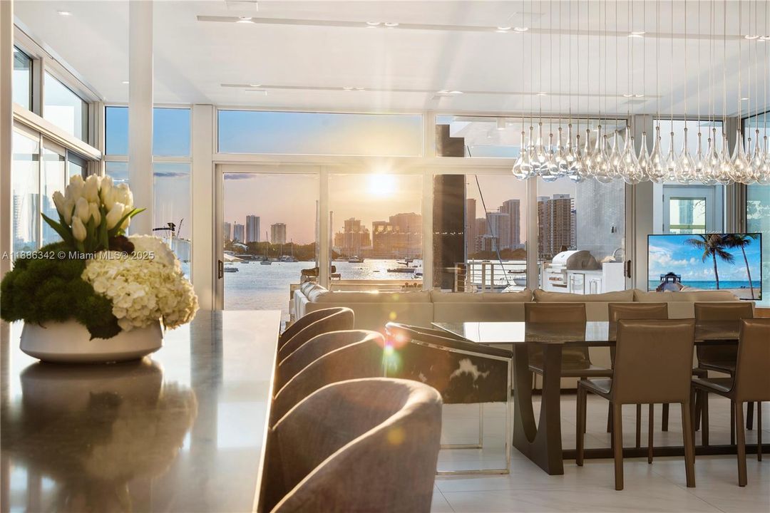 В аренду: $90,000 (6 спален, 7 ванн, 7789 Квадратных фут)