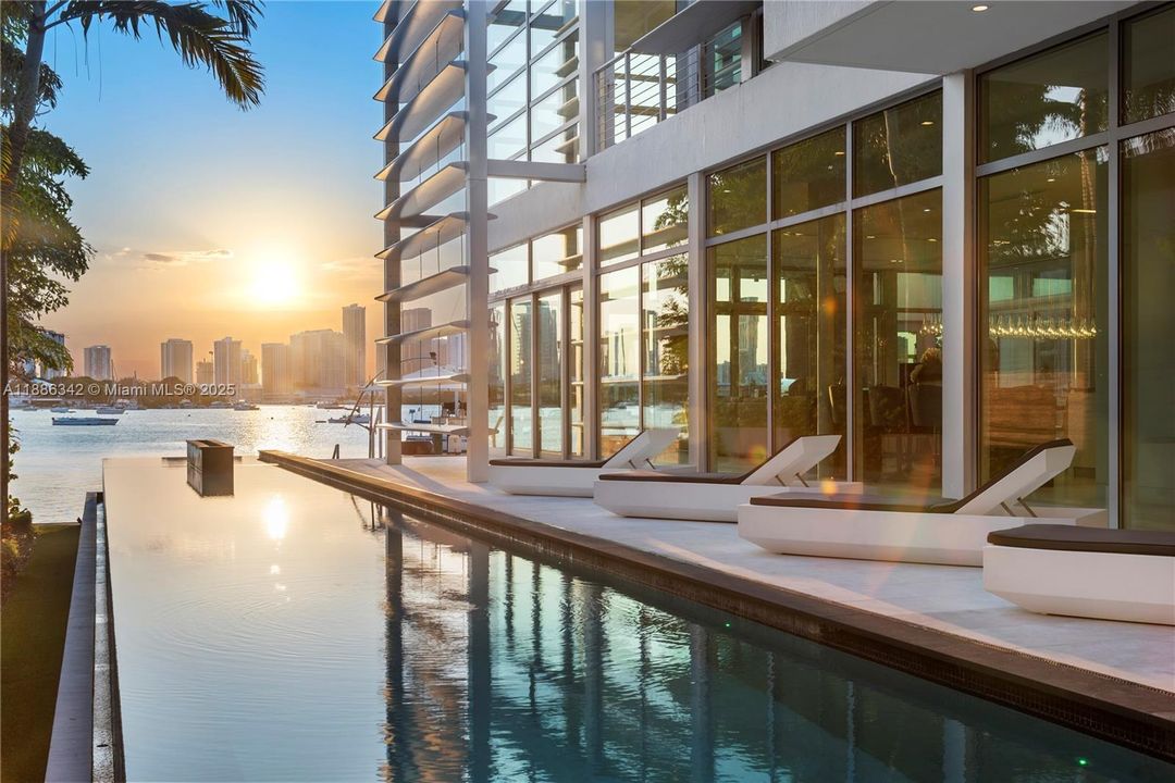 В аренду: $90,000 (6 спален, 7 ванн, 7789 Квадратных фут)