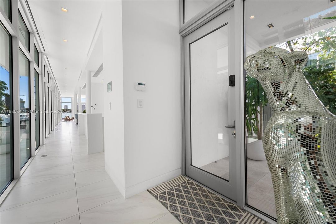 В аренду: $90,000 (6 спален, 7 ванн, 7789 Квадратных фут)