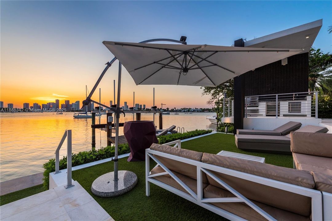 В аренду: $90,000 (6 спален, 7 ванн, 7789 Квадратных фут)