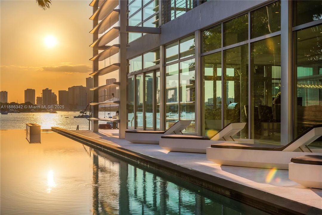 В аренду: $90,000 (6 спален, 7 ванн, 7789 Квадратных фут)