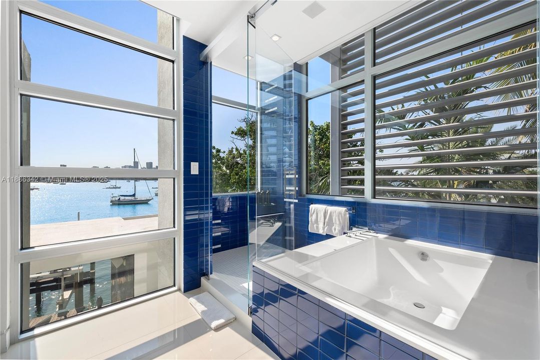 В аренду: $90,000 (6 спален, 7 ванн, 7789 Квадратных фут)