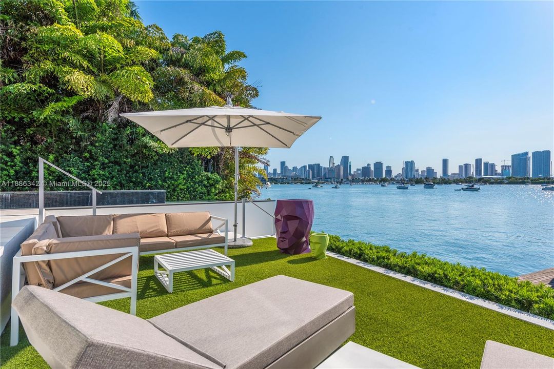 В аренду: $90,000 (6 спален, 7 ванн, 7789 Квадратных фут)