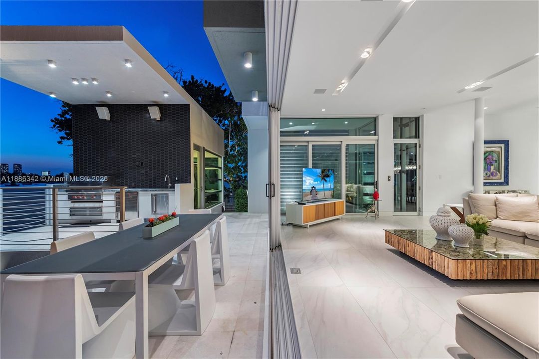 В аренду: $90,000 (6 спален, 7 ванн, 7789 Квадратных фут)