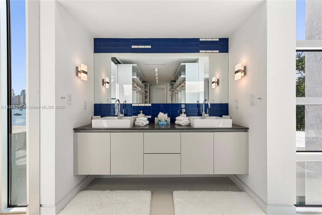 В аренду: $90,000 (6 спален, 7 ванн, 7789 Квадратных фут)