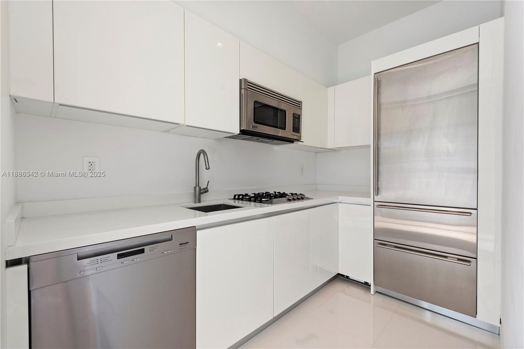 В аренду: $90,000 (6 спален, 7 ванн, 7789 Квадратных фут)