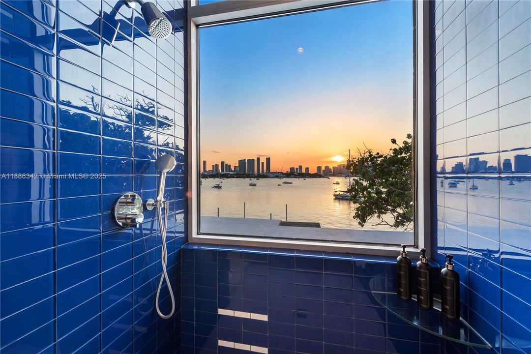 В аренду: $90,000 (6 спален, 7 ванн, 7789 Квадратных фут)