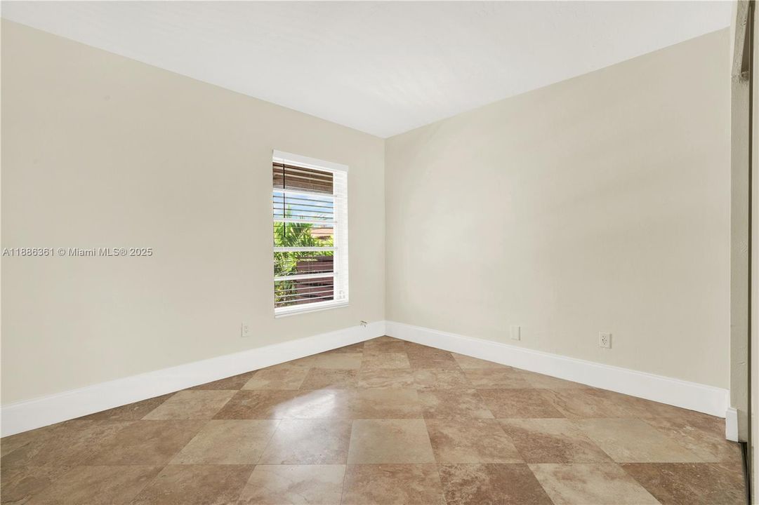 Под контрактом: $319,000 (2 спален, 2 ванн, 955 Квадратных фут)