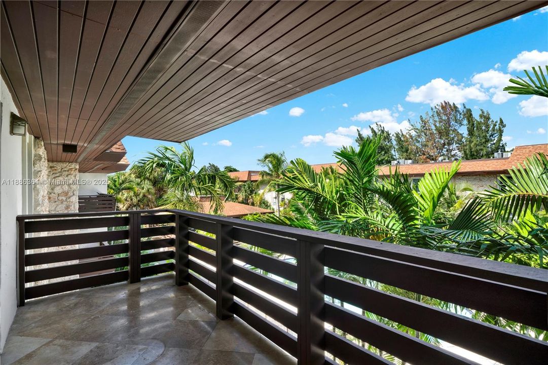 Под контрактом: $319,000 (2 спален, 2 ванн, 955 Квадратных фут)