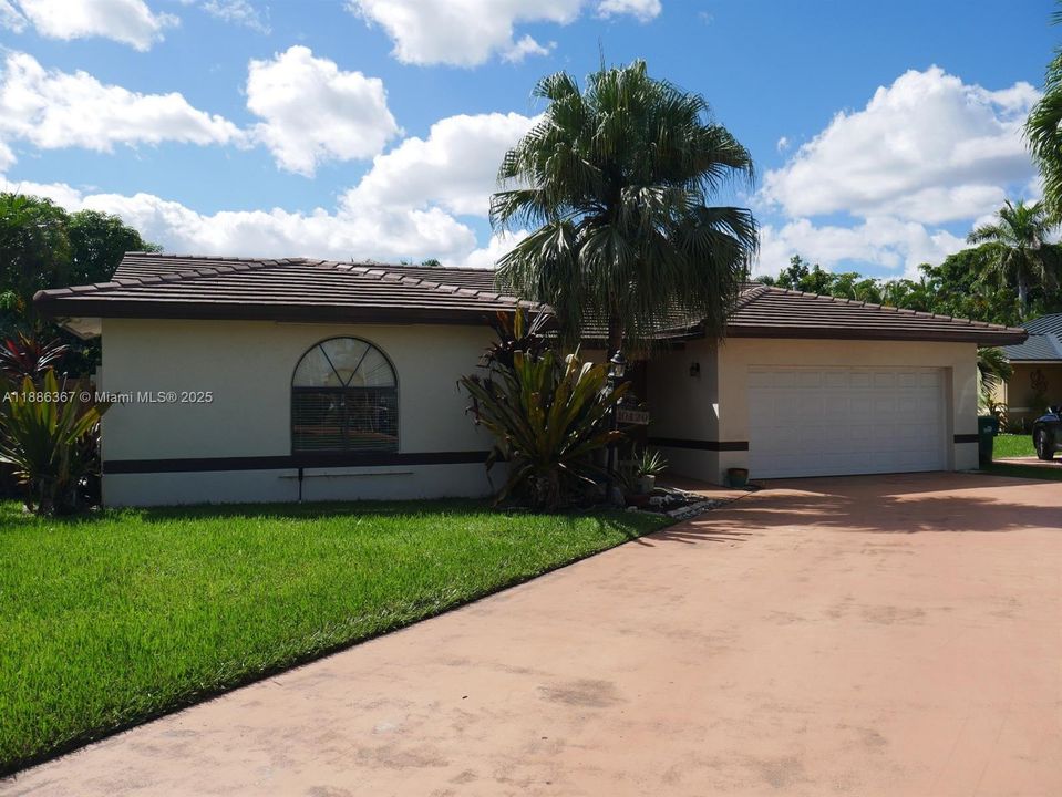 Vendido Recientemente: $640,000 (3 camas, 2 baños, 1773 Pies cuadrados)