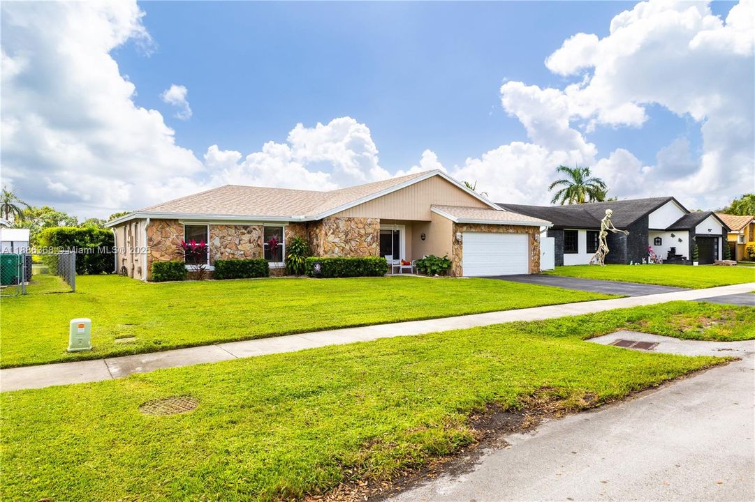 En Venta: $725,000 (3 camas, 2 baños, 1753 Pies cuadrados)