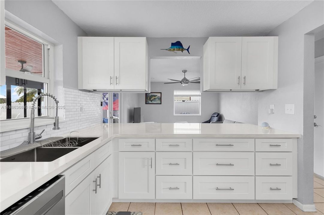 En Venta: $725,000 (3 camas, 2 baños, 1753 Pies cuadrados)