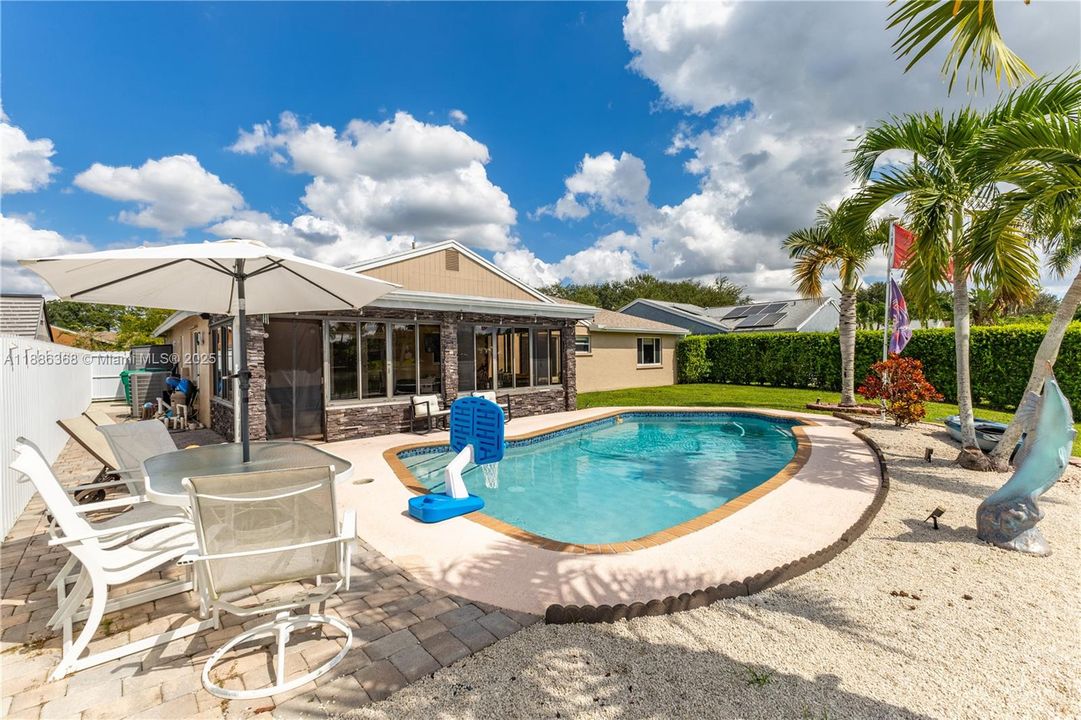 En Venta: $725,000 (3 camas, 2 baños, 1753 Pies cuadrados)