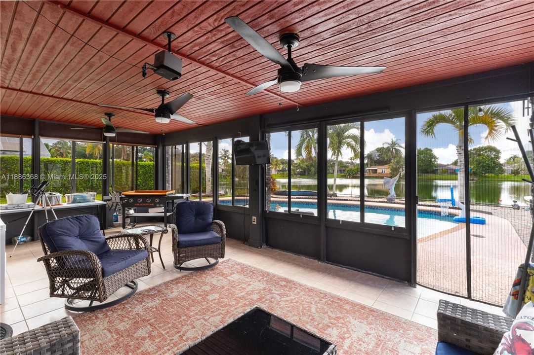 En Venta: $725,000 (3 camas, 2 baños, 1753 Pies cuadrados)