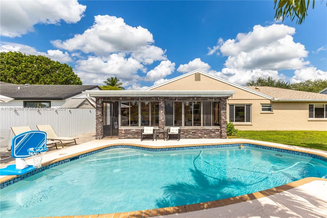 En Venta: $725,000 (3 camas, 2 baños, 1753 Pies cuadrados)