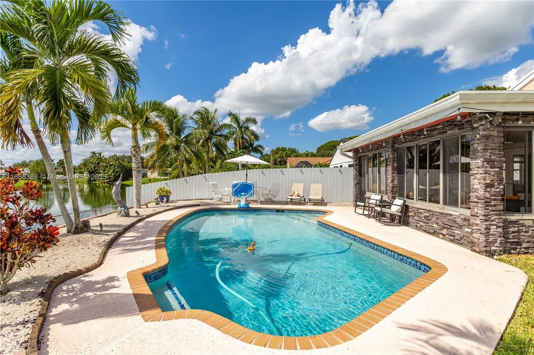 En Venta: $725,000 (3 camas, 2 baños, 1753 Pies cuadrados)