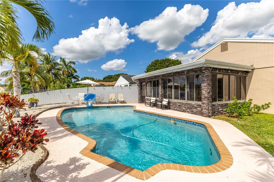 En Venta: $725,000 (3 camas, 2 baños, 1753 Pies cuadrados)