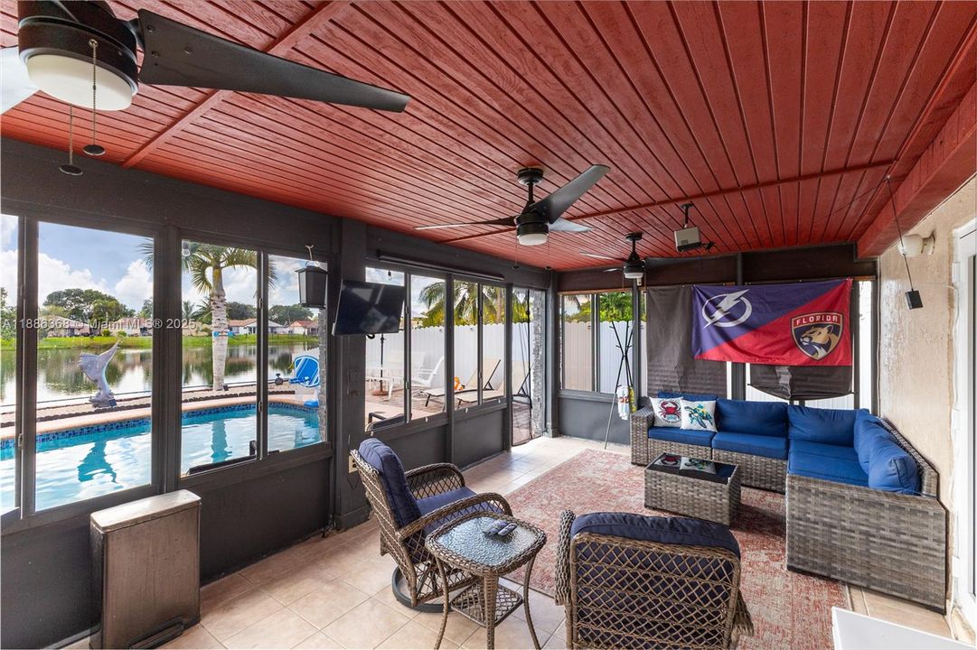 En Venta: $725,000 (3 camas, 2 baños, 1753 Pies cuadrados)