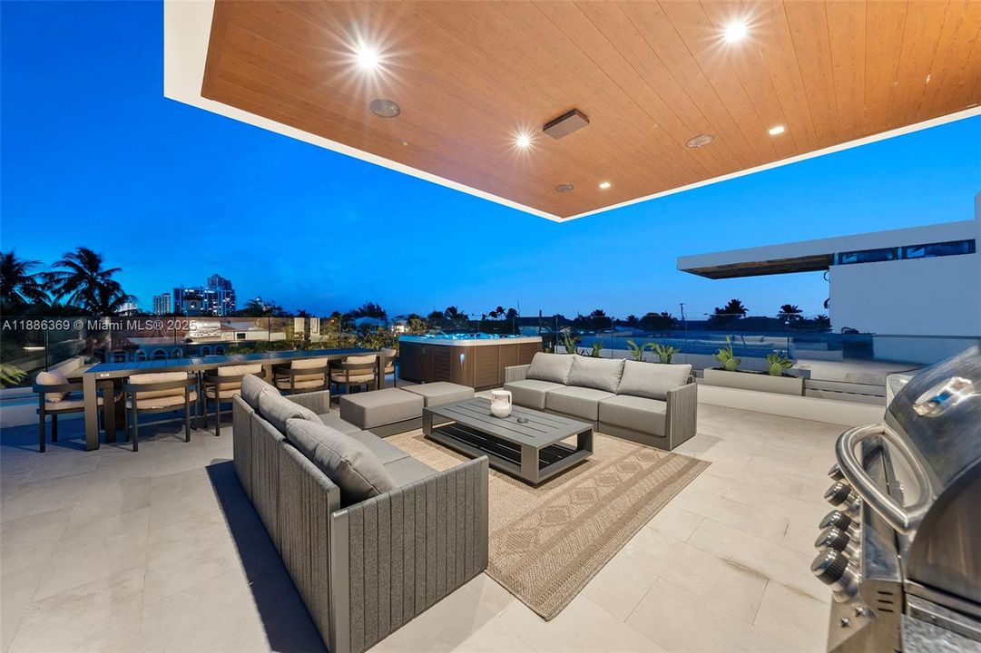 For Rent: $42,900 (5 beds, 6 baths, 4287 Square Feet)