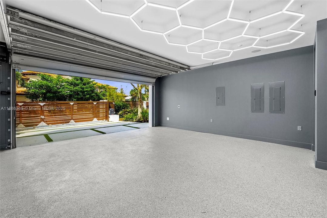 For Rent: $42,900 (5 beds, 6 baths, 4287 Square Feet)