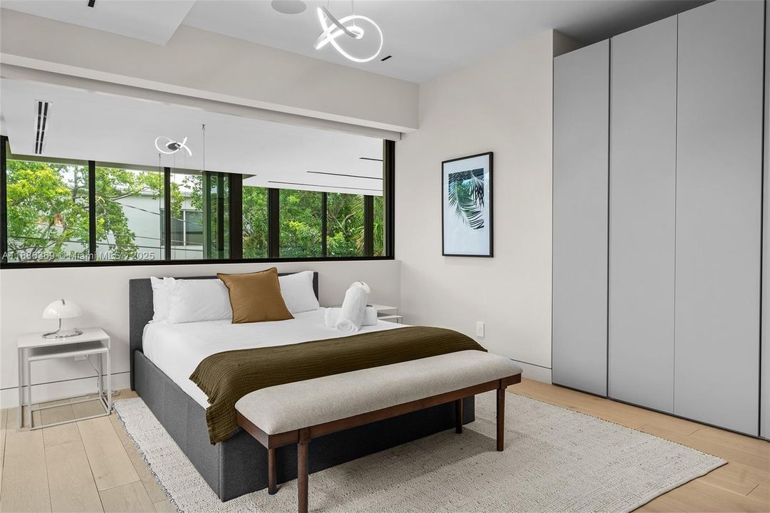 For Rent: $42,900 (5 beds, 6 baths, 4287 Square Feet)