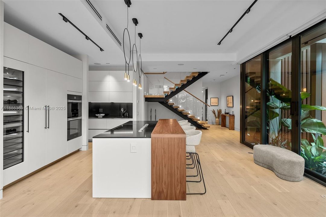 For Rent: $42,900 (5 beds, 6 baths, 4287 Square Feet)