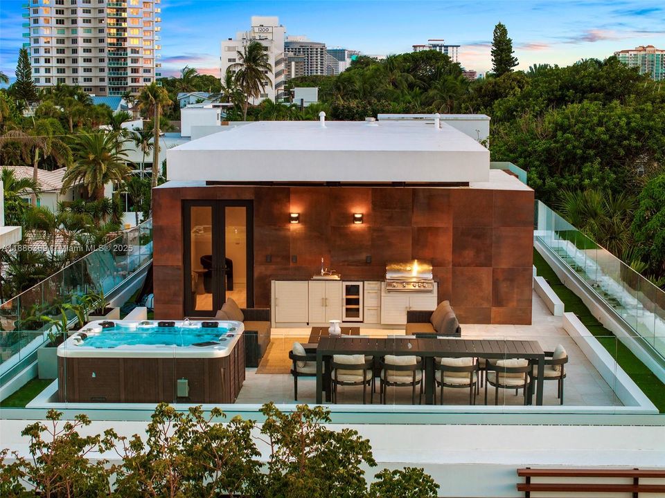 For Rent: $42,900 (5 beds, 6 baths, 4287 Square Feet)