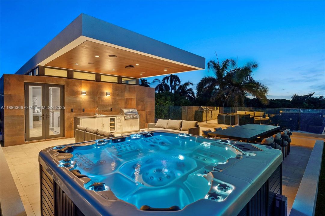 For Rent: $42,900 (5 beds, 6 baths, 4287 Square Feet)