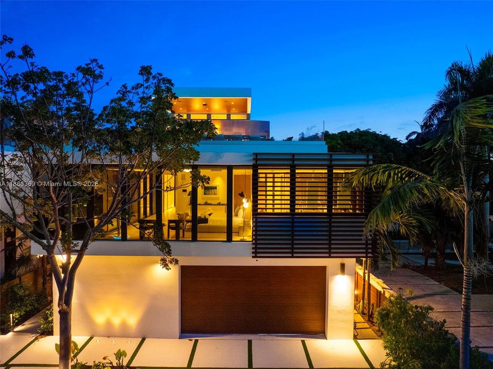 For Rent: $42,900 (5 beds, 6 baths, 4287 Square Feet)