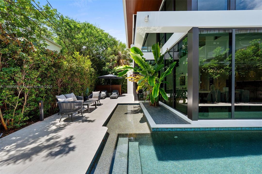 For Rent: $42,900 (5 beds, 6 baths, 4287 Square Feet)