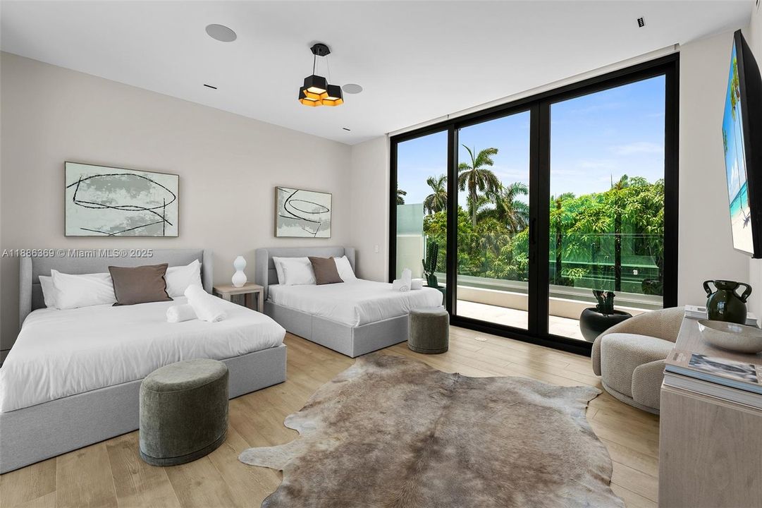 For Rent: $42,900 (5 beds, 6 baths, 4287 Square Feet)