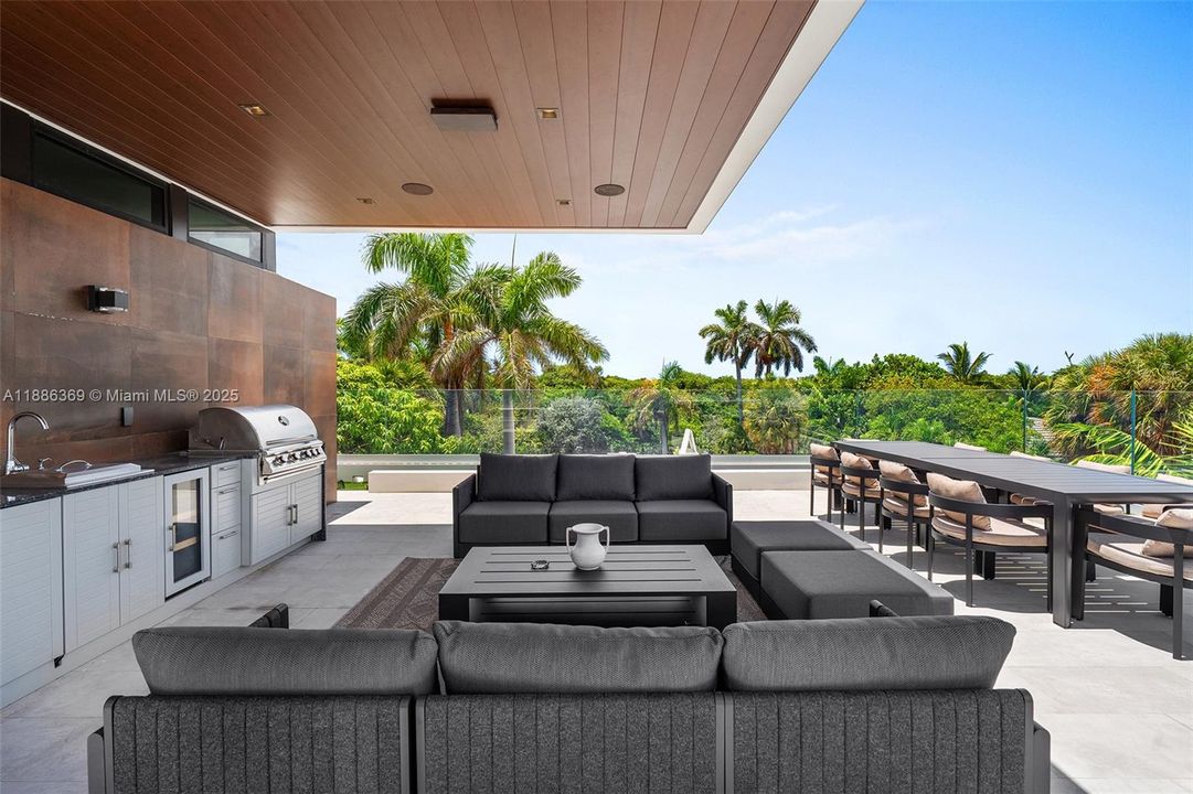 For Rent: $42,900 (5 beds, 6 baths, 4287 Square Feet)