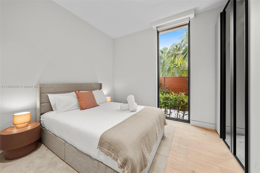 For Rent: $42,900 (5 beds, 6 baths, 4287 Square Feet)