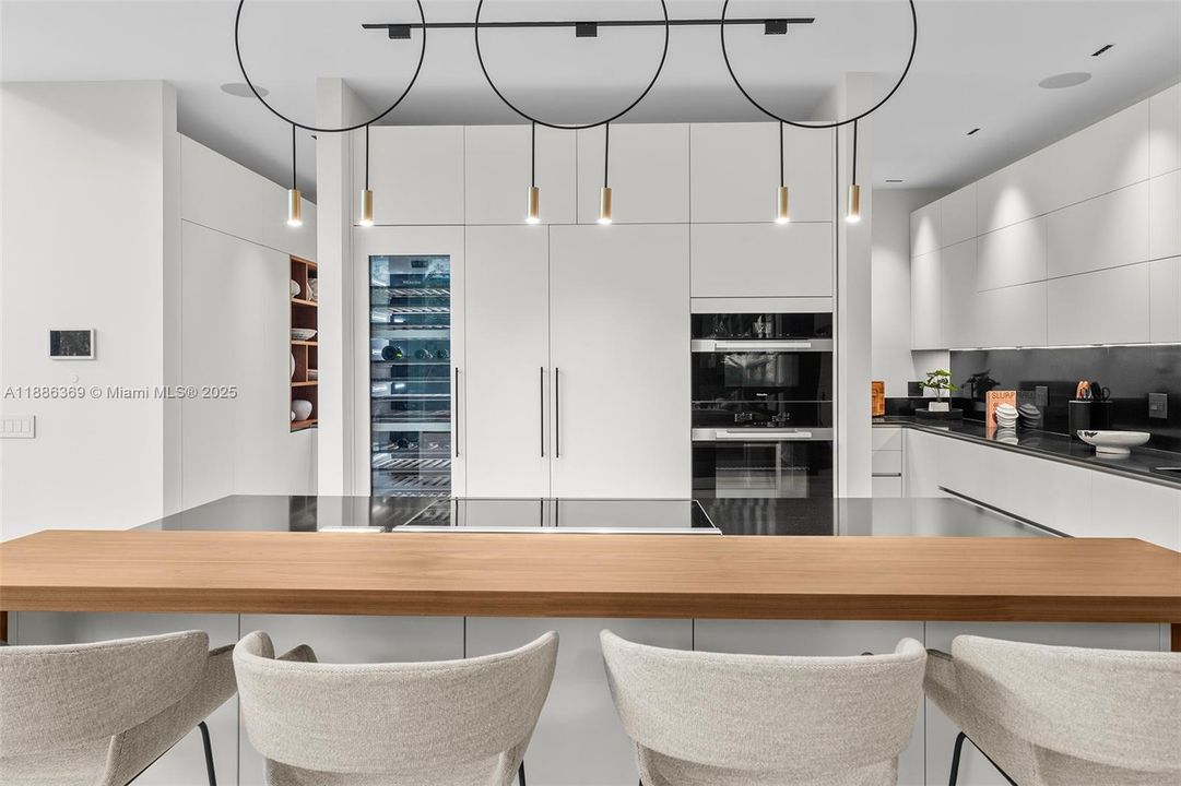 For Rent: $42,900 (5 beds, 6 baths, 4287 Square Feet)