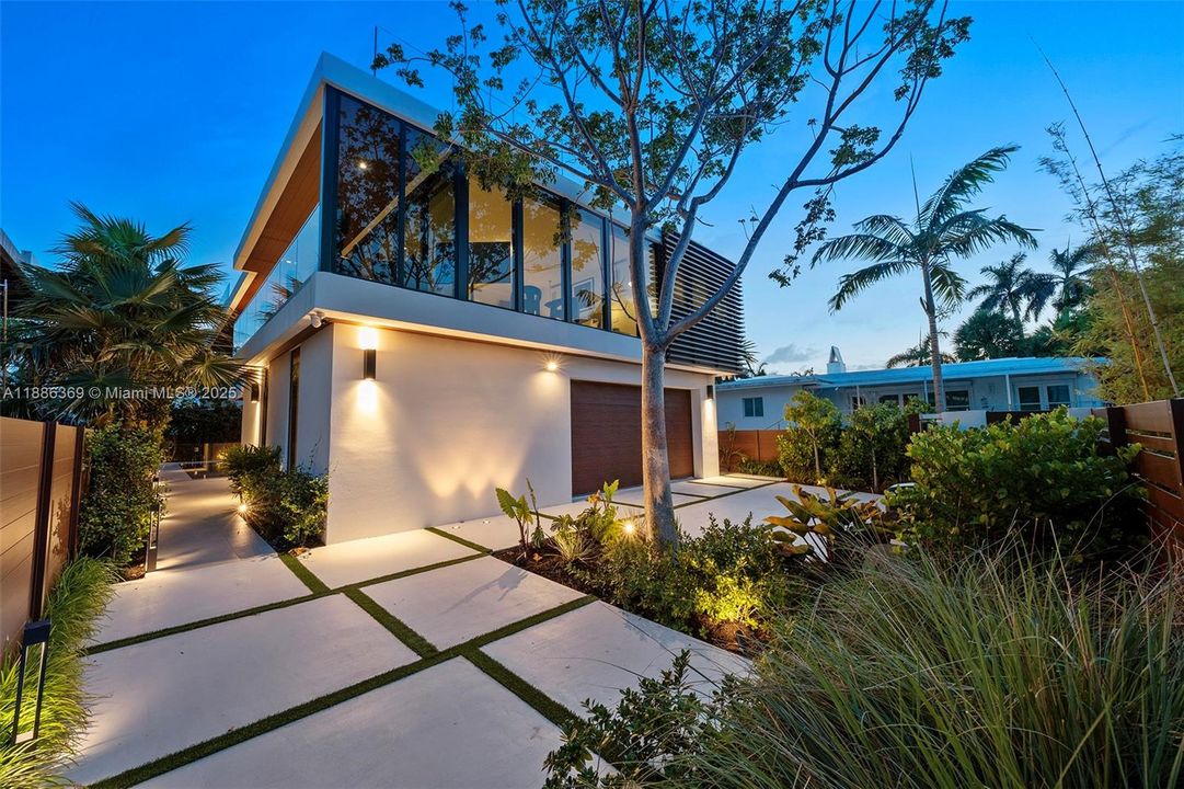 For Rent: $42,900 (5 beds, 6 baths, 4287 Square Feet)