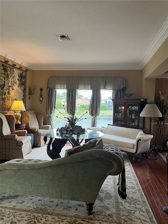 For Rent: $5,900 (5 beds, 4 baths, 3904 Square Feet)