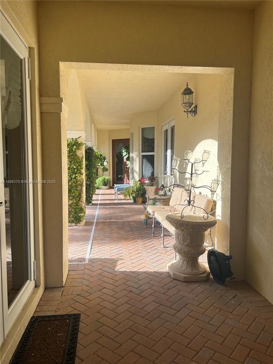 For Rent: $5,900 (5 beds, 4 baths, 3904 Square Feet)