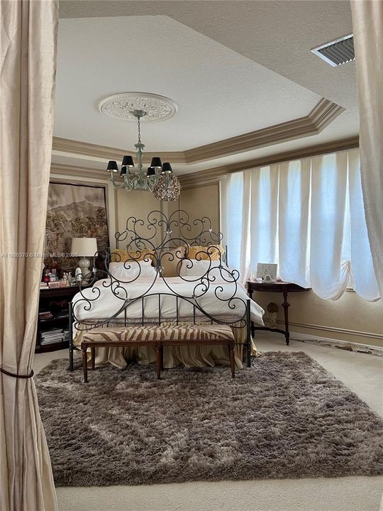 For Rent: $5,900 (5 beds, 4 baths, 3904 Square Feet)