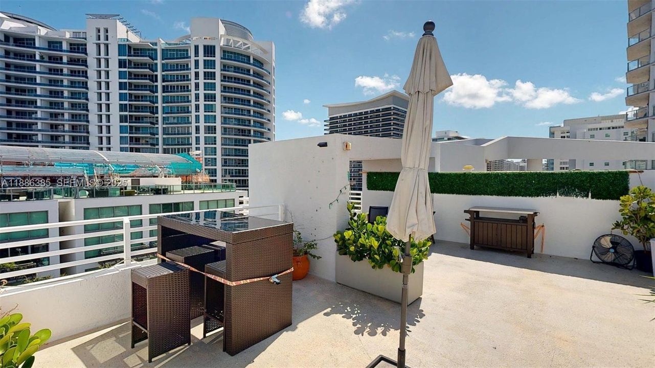 For Sale: $868,000 (2 beds, 2 baths, 1270 Square Feet)