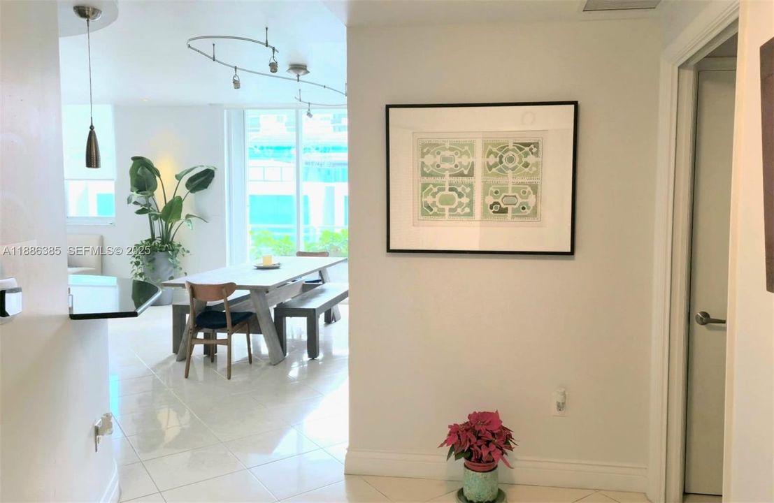 For Sale: $868,000 (2 beds, 2 baths, 1270 Square Feet)