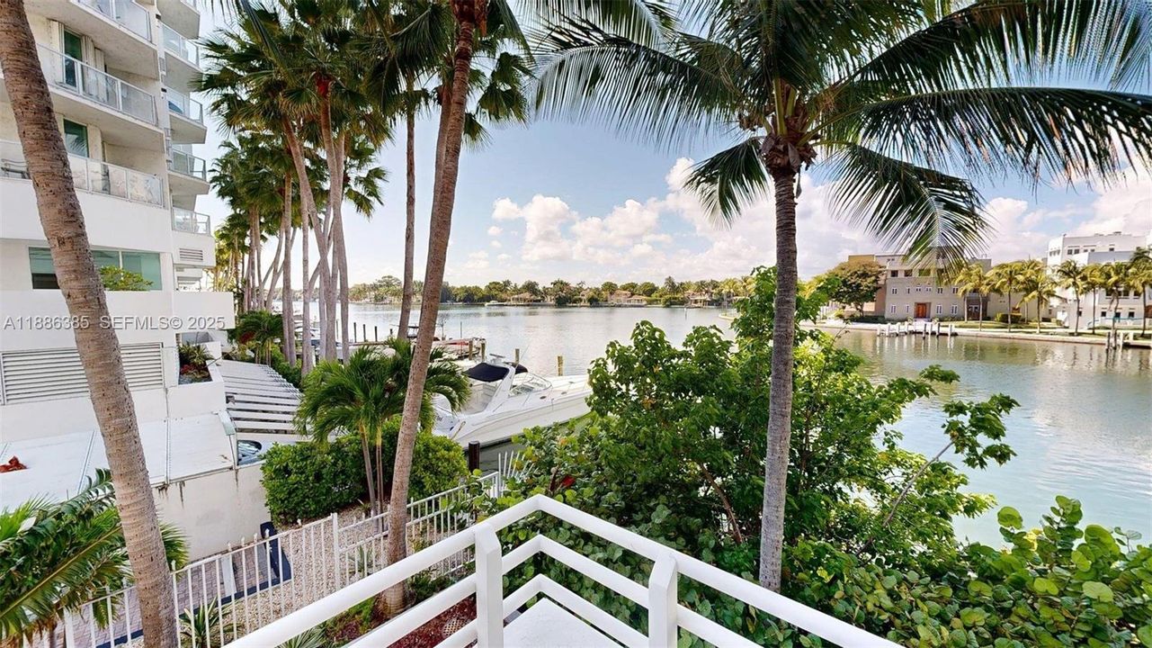 For Sale: $868,000 (2 beds, 2 baths, 1270 Square Feet)