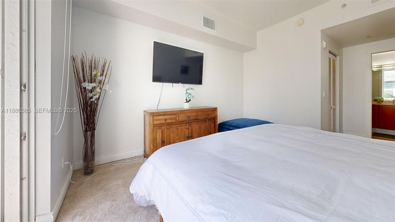 For Sale: $868,000 (2 beds, 2 baths, 1270 Square Feet)