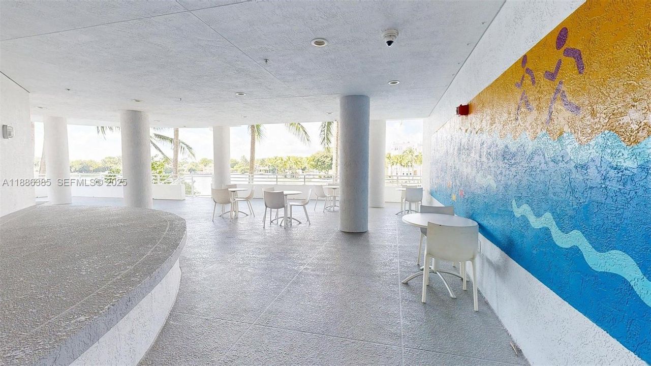 For Sale: $868,000 (2 beds, 2 baths, 1270 Square Feet)