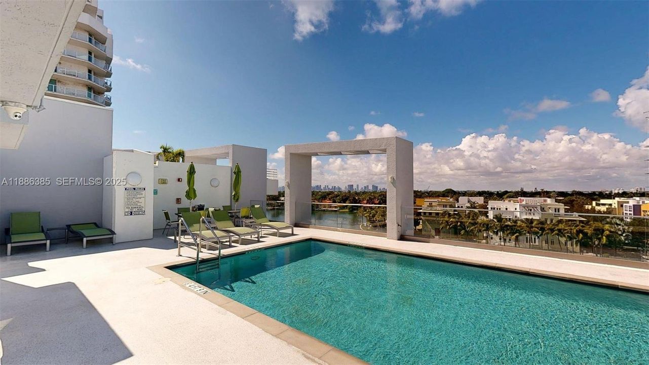 For Sale: $868,000 (2 beds, 2 baths, 1270 Square Feet)